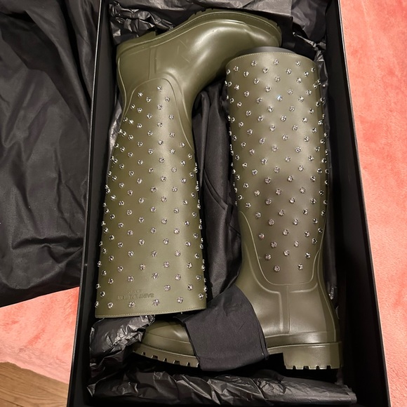 A crystal-embellished shaft seriously amps up a weather-ready rubber rain boot - Picture 2 of 12